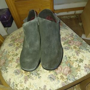 Skechers Gray Suede Ankle Booties with Side Zip